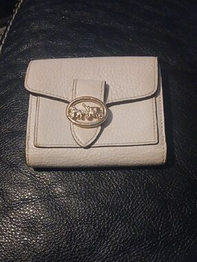 Coach Pebbled Leather Small Wallet in Off-White with Gold Turnlock